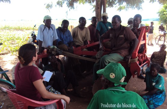 Conversa agricultores.JPG